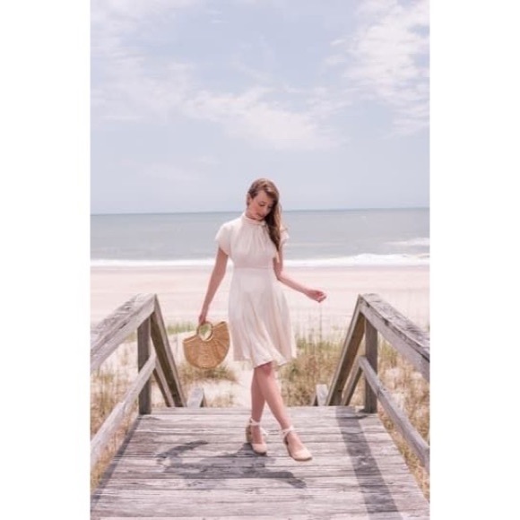 🌻Gal Meets Glam Aimee Neck Tie Trumpet Flare Dress🌻 - Picture 3 of 8